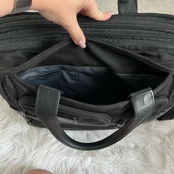 Tumi Alpha 2 Compact Large Screen Laptop Briefcase - Picture 3 of 16